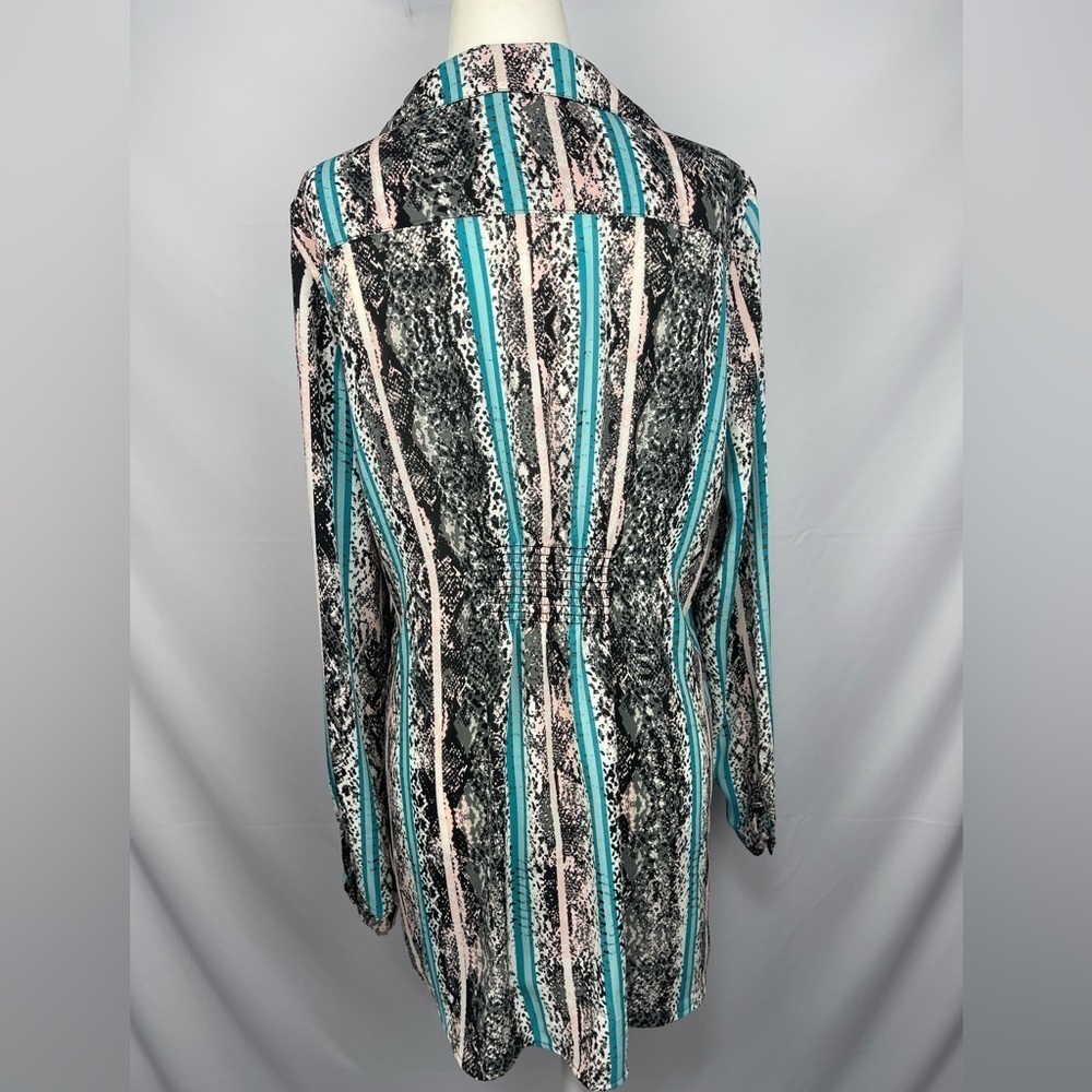 NY Collection animal print hook & eye half closure blouse women’s size M - Picture 6 of 13
